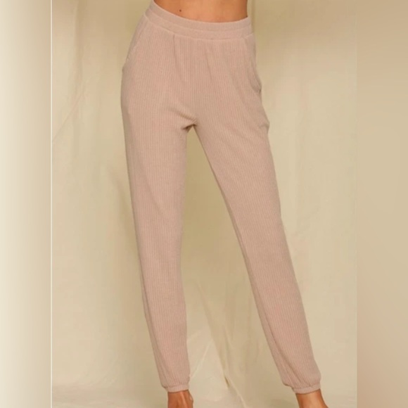 Alana Lounge Set - Picture 4 of 4